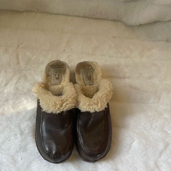 Ugg dark brown clogs with studs sheepskin lining size 5 - Picture 4 of 10